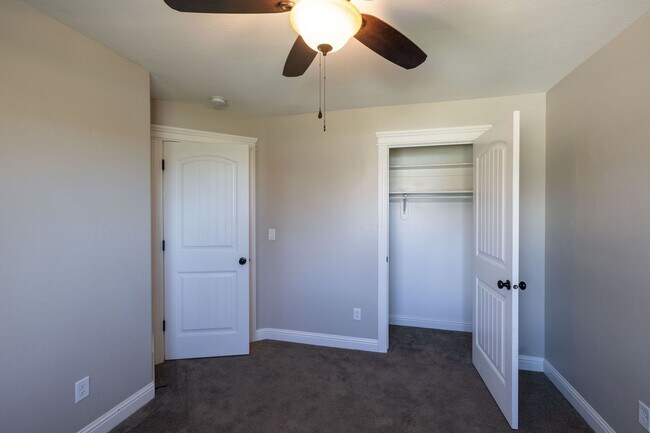Building Photo - BEAUTIFUL 5 BED 3 BATH HOME IN FIRTH