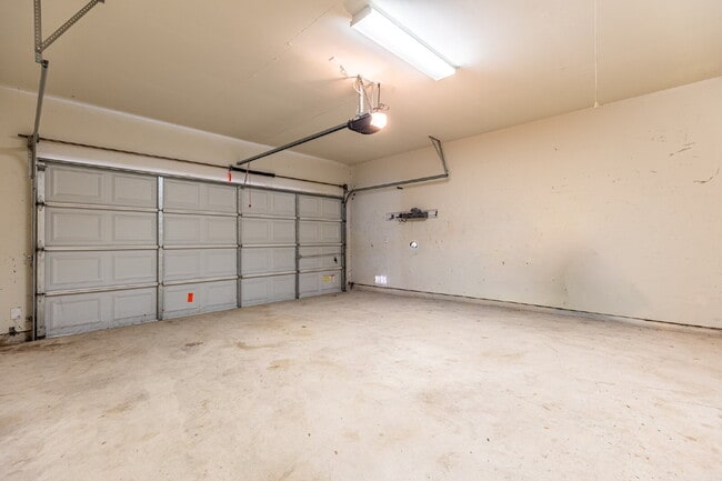 Building Photo - 648 Rooster Run