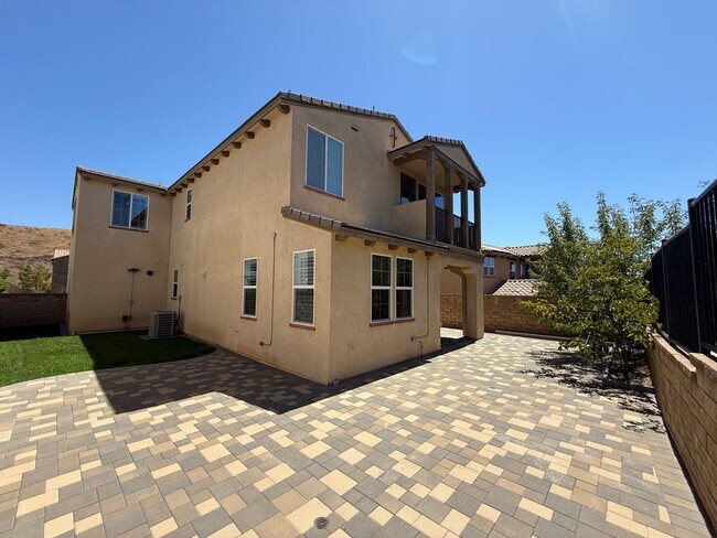 Building Photo - Stunning 4-Bedroom Home with Solar, EV Charger, and a Loft in Valencia