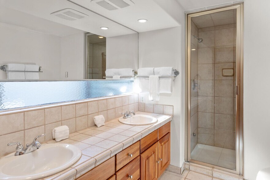 Building Photo - 747 W Pacific Ave