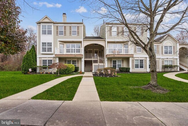 Building Photo - 1010 Crestmont Dr