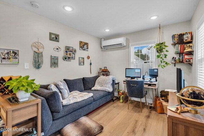 Building Photo - 1215 Lister St