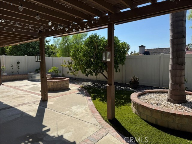 Building Photo - 1990 Willowbrook Dr