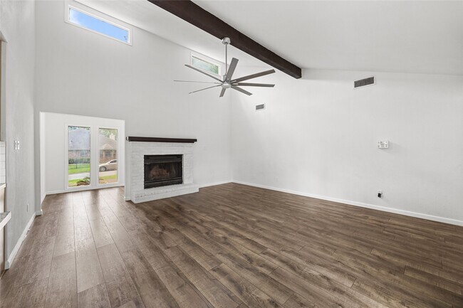Building Photo - 431 Evergreen Dr