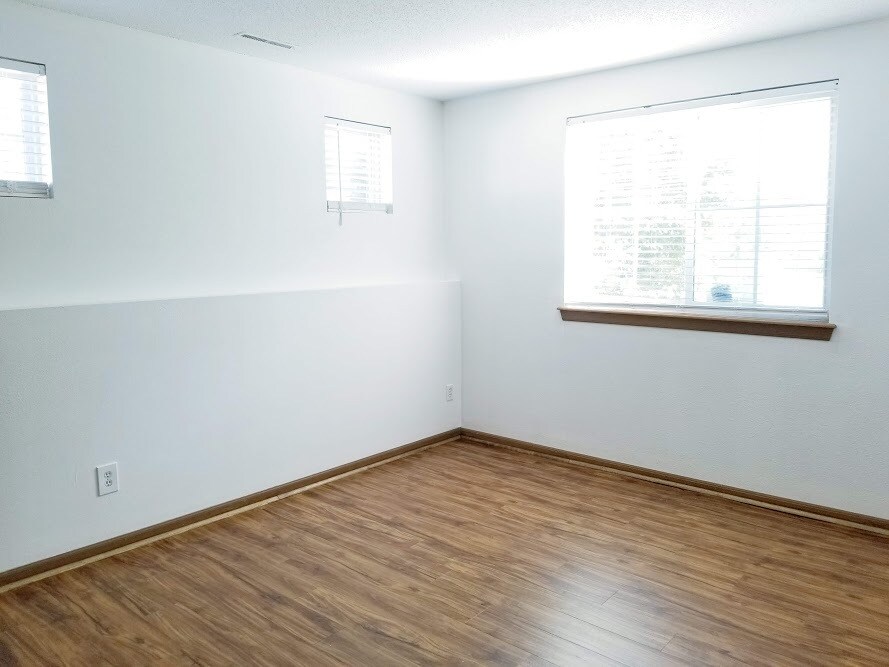 Building Photo - 1230 Murray St NE