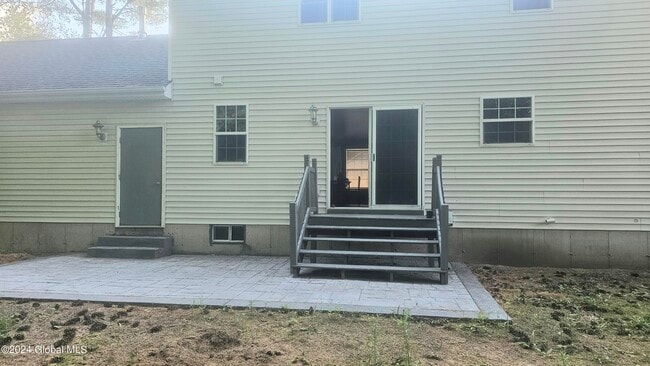 Building Photo - 4 Round Table Rd
