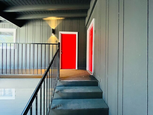 Building Photo - 2 bed 1 bath unit for rent in South Lake Tahoe