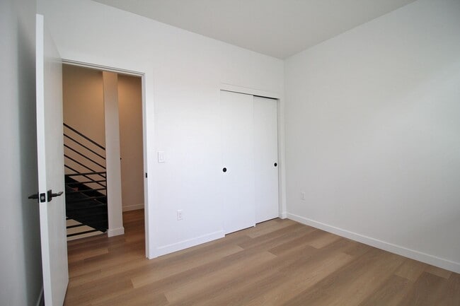 Building Photo - 2516 NE Flanders St