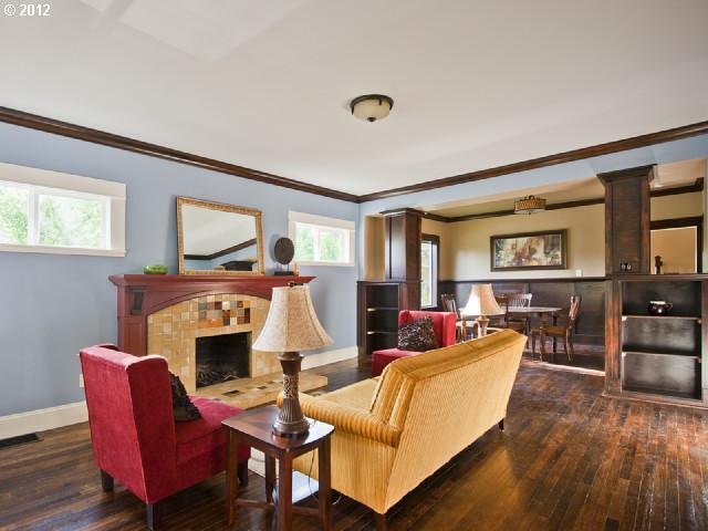 Building Photo - Remodeled Portland 3 Bd/2 Bth Craftsman Home.