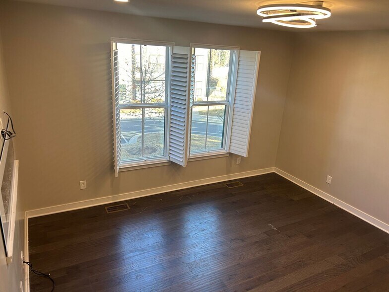 Building Photo - 317 Music Hall Wy