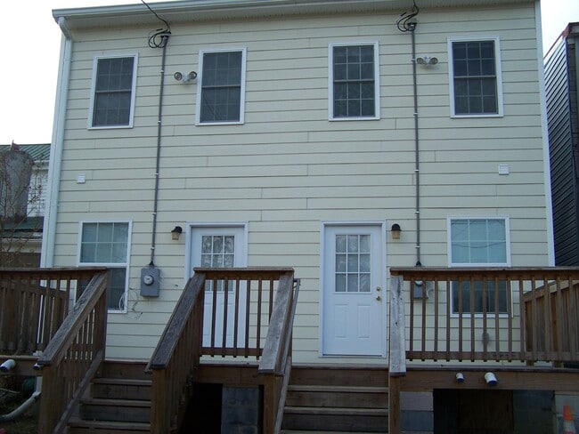 Building Photo - 339 S Cherry St