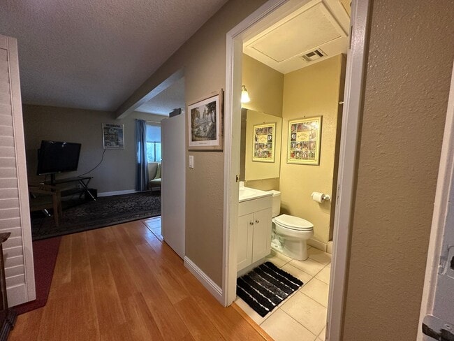 Building Photo - 1 Bedroom Casita