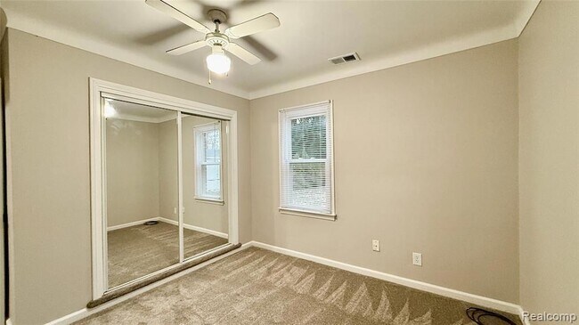 Building Photo - 805 E Milton Ave