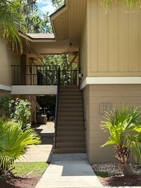 Building Photo - Top-Floor 2 Bed / 2 Bath Condo in Sought-After Lakeside Community – Deltona, FL