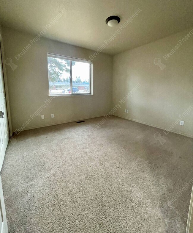 Building Photo - Charming 3-bedroom in heart of Sisters