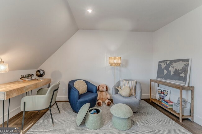 Building Photo - 77 Chateau Dr SE