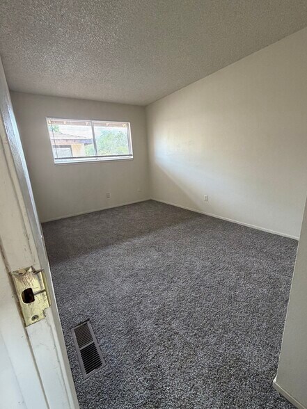 Building Photo - 3321 Santa Rosa Ct