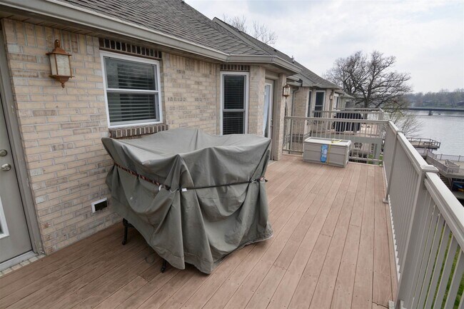 Building Photo - 12368 Bridgeview Dr N