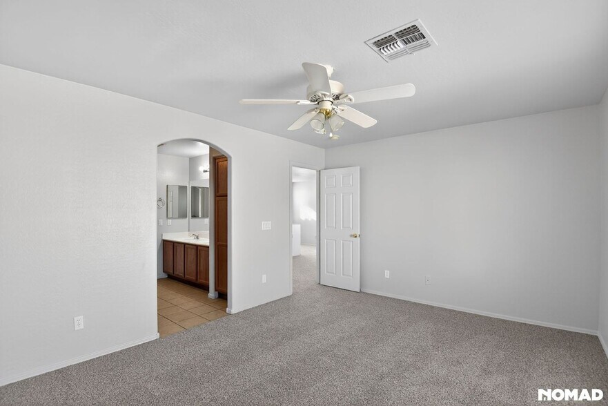 Building Photo - 22066 W Solano Dr