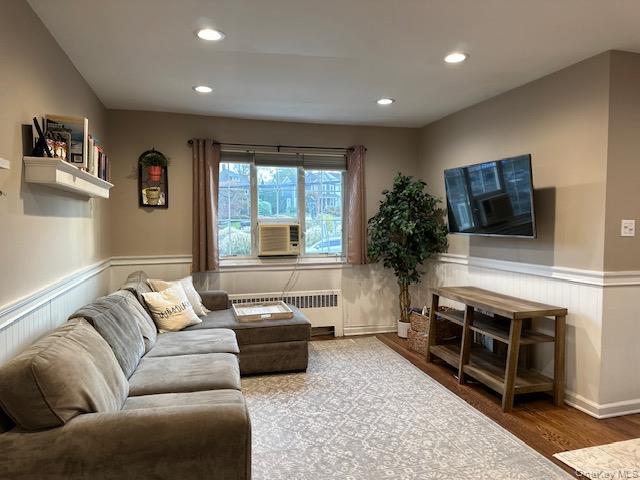 Building Photo - 415 Main St