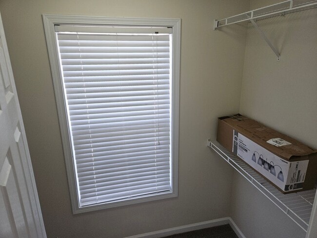 Building Photo - Charming 3br/2.5ba in SE Raleigh.  Avail Now!