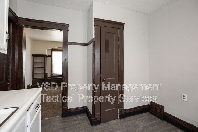 Building Photo - 12819 Edmonton Ave