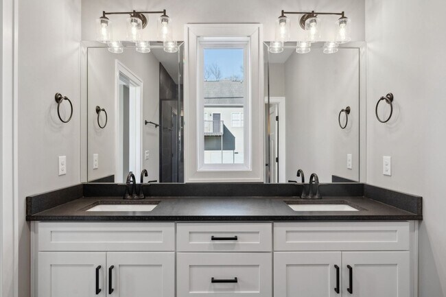 Building Photo - 2111 Chadwell Retreat Dr