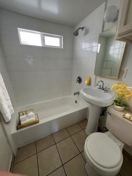 Building Photo - 320 7th St