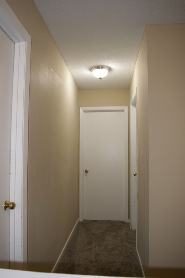 Building Photo - Nice 3 Bedroom 2.5 Bathroom Townhome