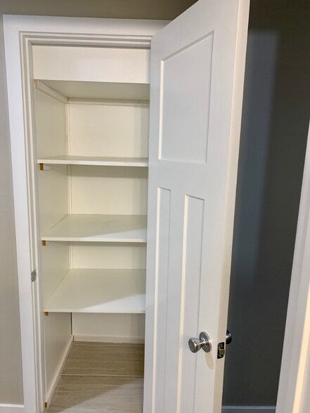 Building Photo - 3945 S Elmgrove St