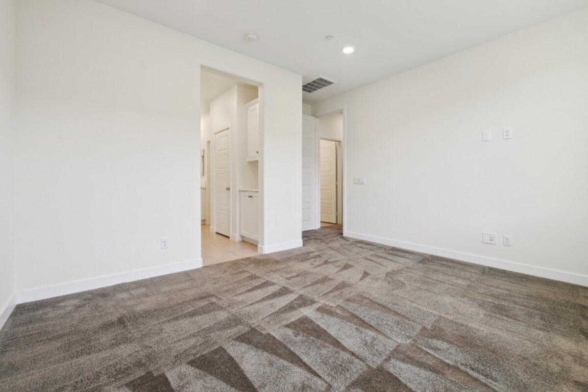 Building Photo - 275 Carmona