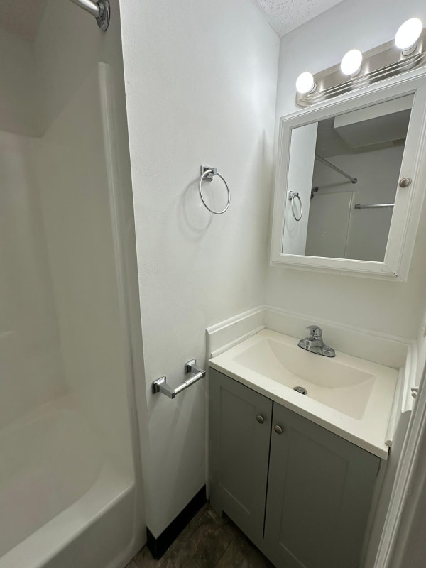 Building Photo - 766 Anderson Ave