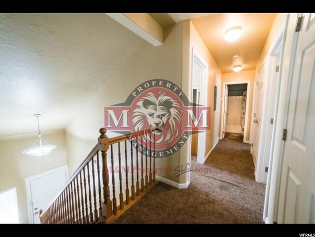 Building Photo - 3 Bd 2.5 Bath Condo 2 Car Garage