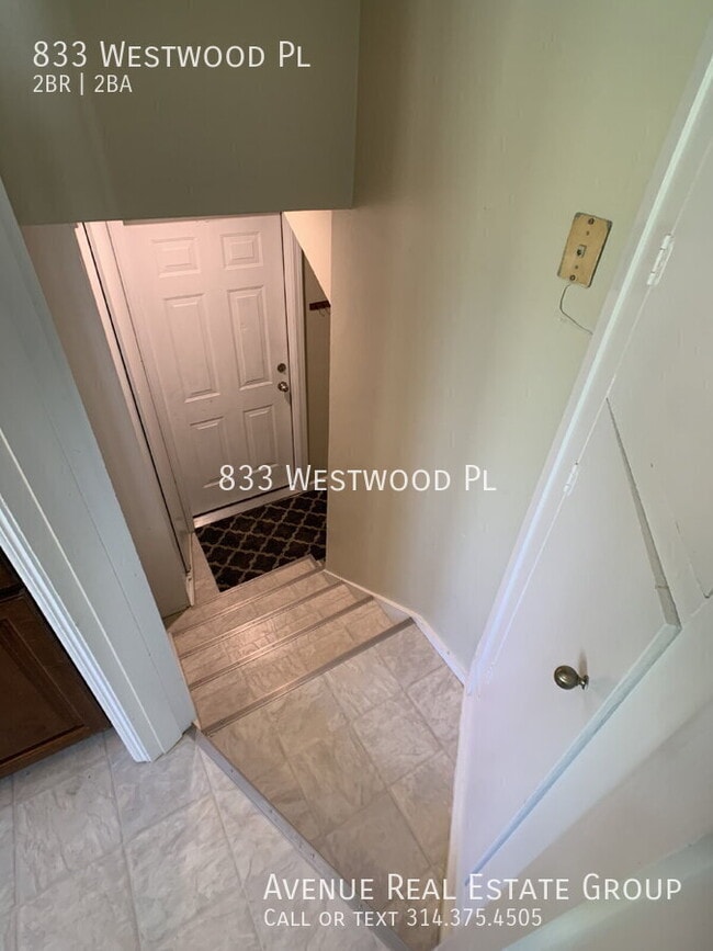 Building Photo - 833 Westwood Pl