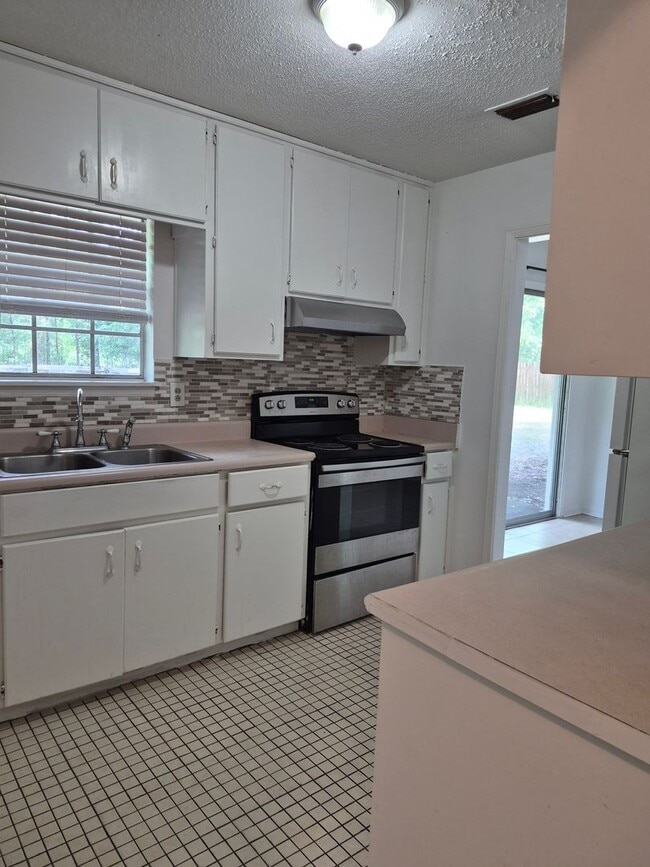 Building Photo - 531 Ashmore Rd