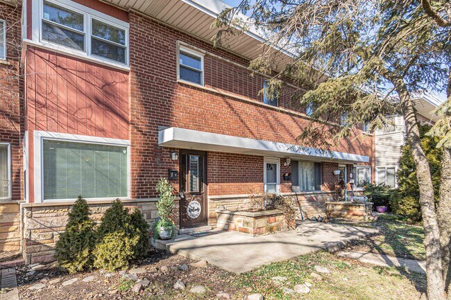 Front of the Townhouse - 130 E Northwest Hwy