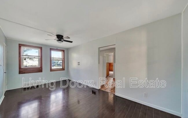 Building Photo - 350 S 38th St