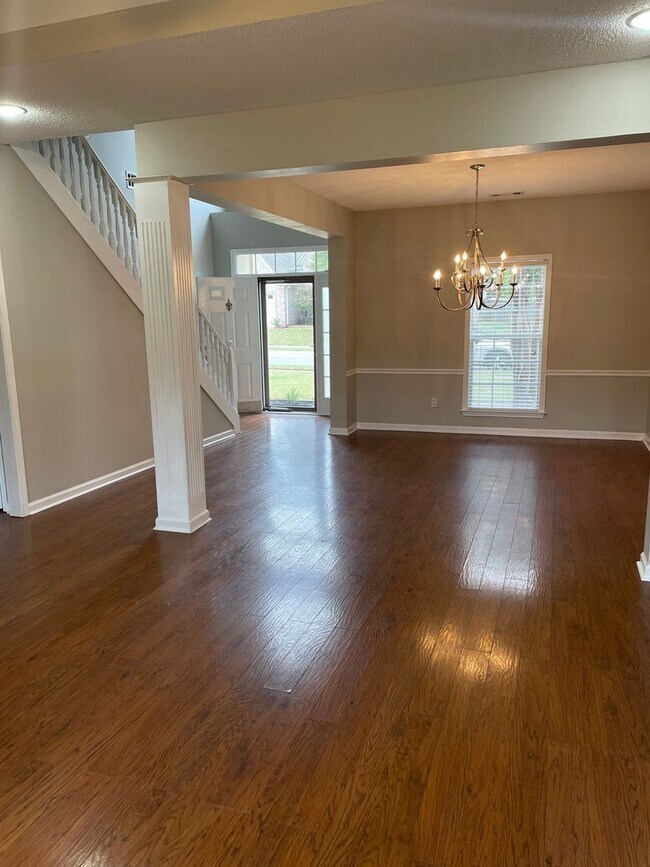 Building Photo - 4BR w/ Fenced Backyard + Garage in Lakeland