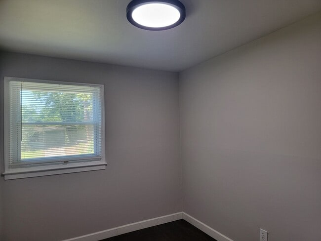 Building Photo - Rent 2 Get 2 Rooms for Free- This home is Priced as a 2bdrm in Intown Atlanta
