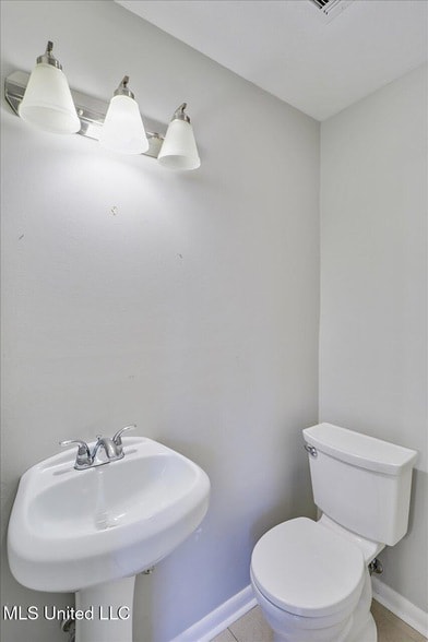 Building Photo - 167 Lakebend Cir