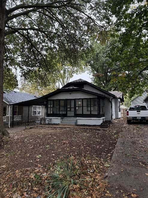 Building Photo - 1906 S Willow Ave