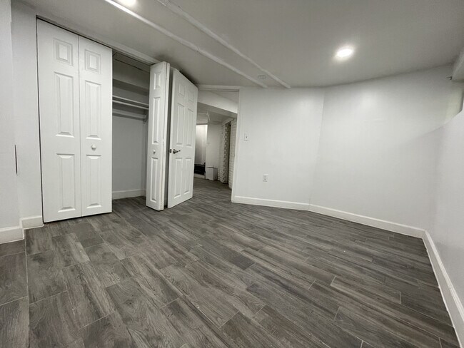 Building Photo - 5920 Chillum Plz NE