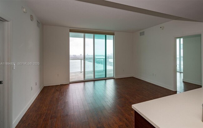 Building Photo - 1900 N Bayshore Dr