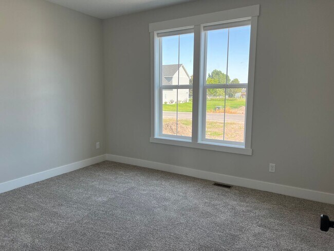 Building Photo - BEAUTIFUL BRAND NEW 3 bed 2 bath home in R...