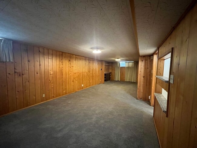 Building Photo - ** Move in Special** 3 bed 2 bath Ranch w/...