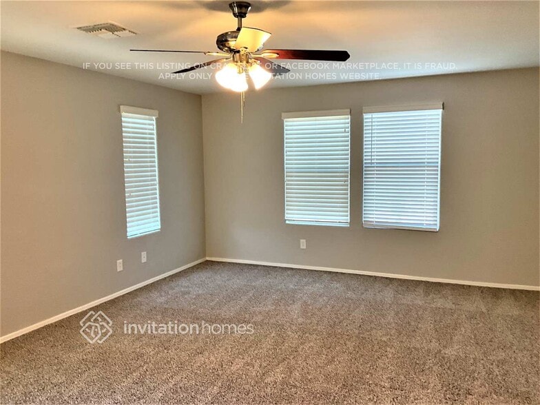 Building Photo - 208 N Sandal