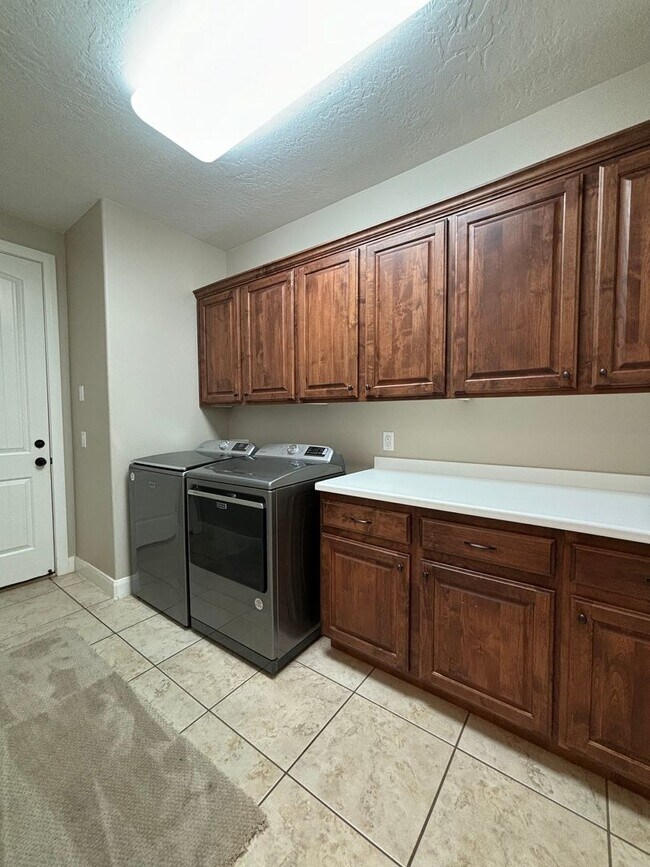 Building Photo - Short term lease! Coral Canyon on Golf Course with POOL- FURNISHED & PARTIALLY FURISNHED OPTION