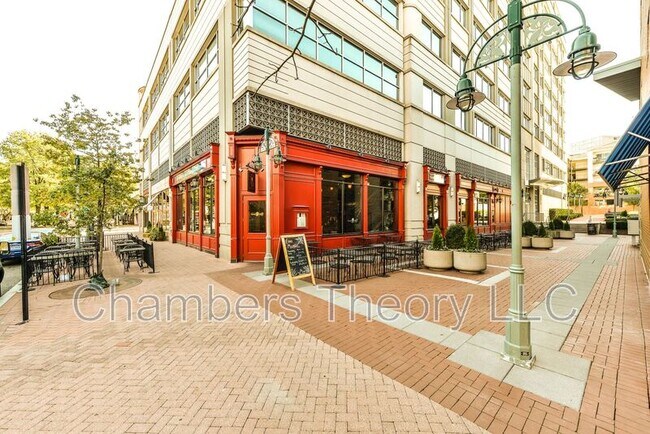 Building Photo - 3057 S Buchanan St