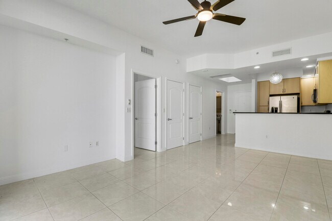 Building Photo - 801 S Olive Ave