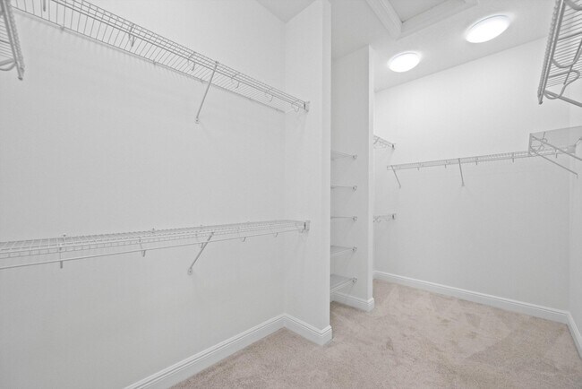 Building Photo - 5546 St Armands Way